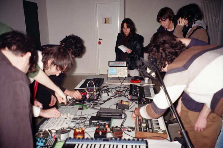 copertina di Mani Pulsanti