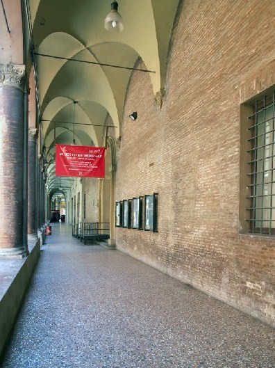 Palazzo Ghisilardi, portico