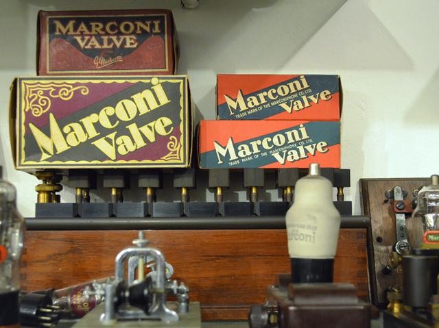 Valvole Marconi esposte al museo Pelagalli Mille Voci Mille Suoni (BO)