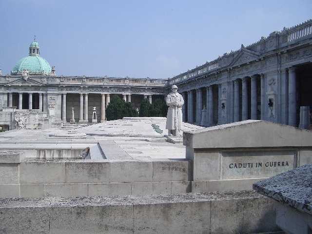 Veduta dell'ossario dei Caduti in guerra alla Certosa