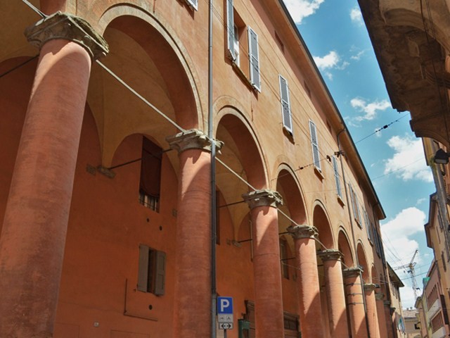 Palazzo Arcivescovile, portico - via Altabella