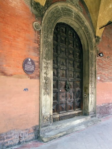 Palazzo Felicini poi Fibbia, portone