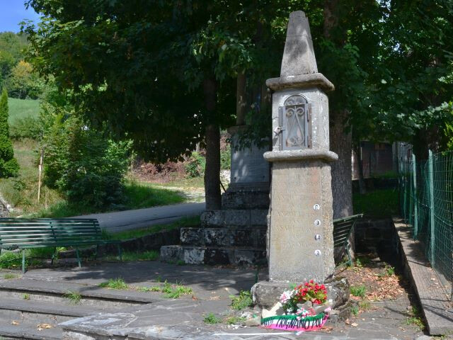Cippo dei partigiani impiccati a Barigazzo