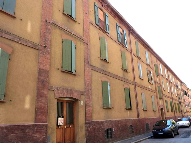 La casa in cui abitò Ondina Valla in via della Ferriera - Bologna