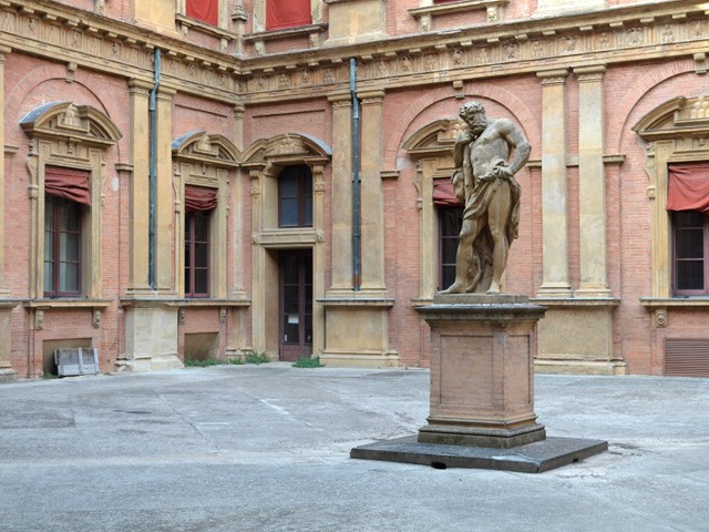 Palazzo Poggi - sede dell'Istituto delle Scienze - Cortile di Ercole