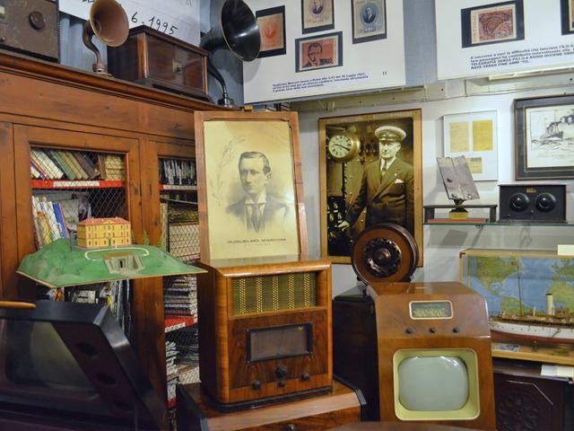 La sala dedicata a G. Marconi nel museo Mille Voci Mille Suoni (BO)