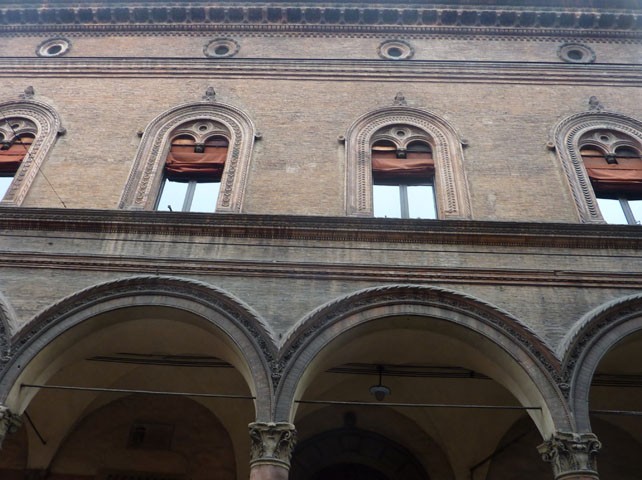 Palazzo Ghiselli Vasselli - via Santo Stefano (BO)