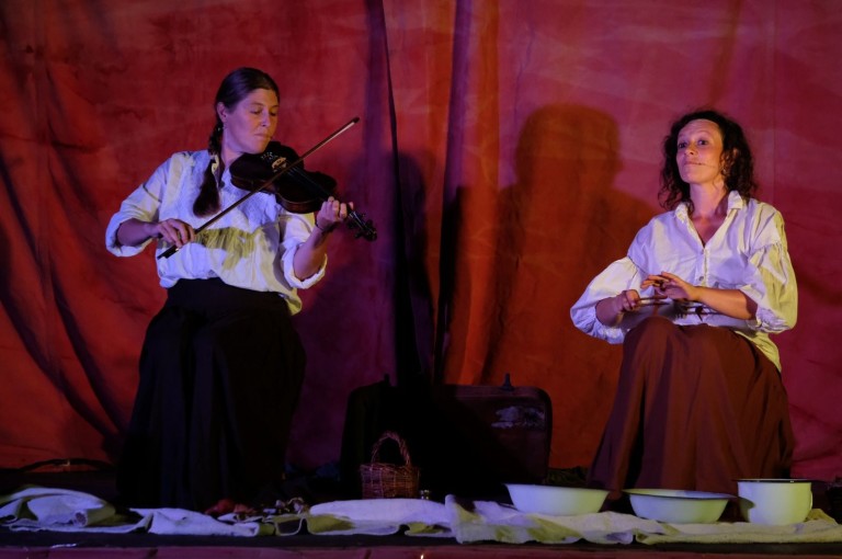 copertina di Le fiabe in cerchio 