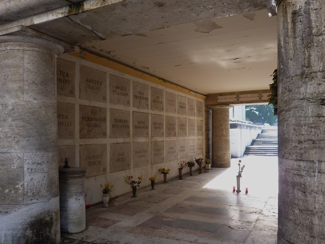 Interno del Sacrario dei Martiri della rivoluzione fascista - Cimitero della Certosa (BO)