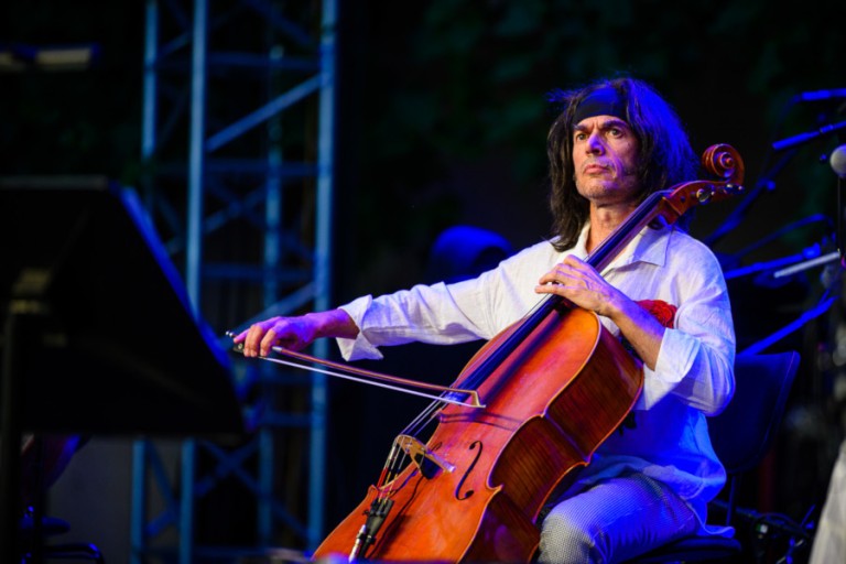 copertina di Un violoncello all’alba