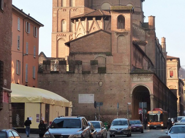 Tratto delle mura del Mille in piazza Verdi