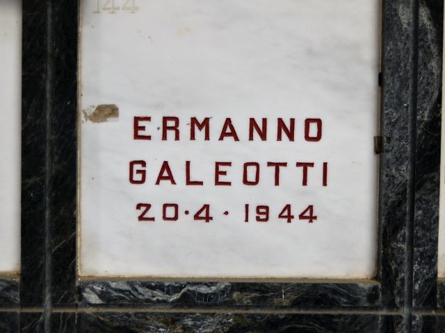 Tomba di Ermanno Galeotti nel Monumento Ossario dei Partigiani - Cimitero della Certosa (BO)