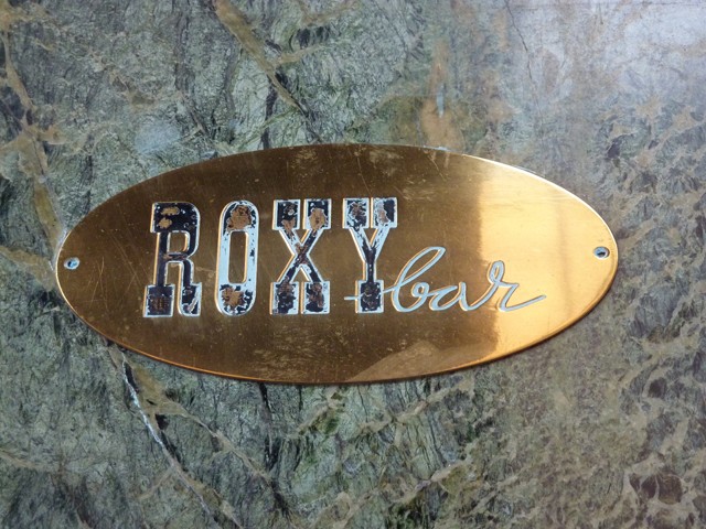 Targa del Roxy Bar in via Rizzoli
