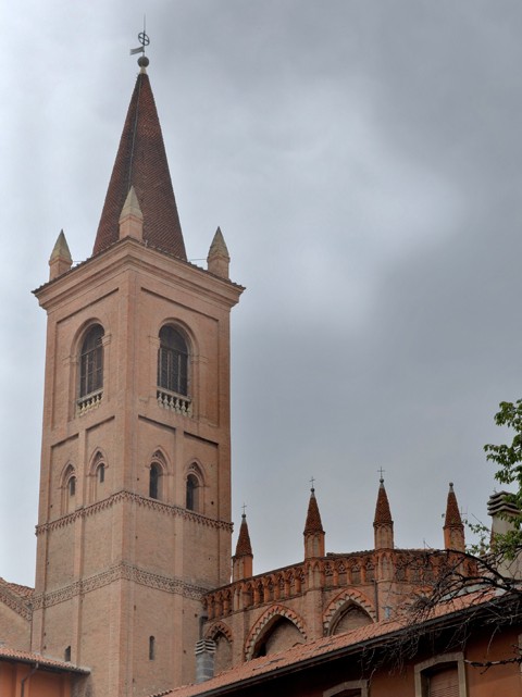 Il campanile di S.M. dei Servi - strada Maggiore (BO)