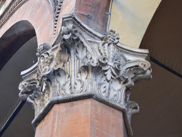 Casa Gozzadini - portico - particolare