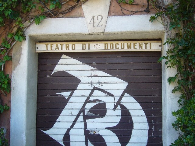 L'ingresso del Teatro dei Documenti 