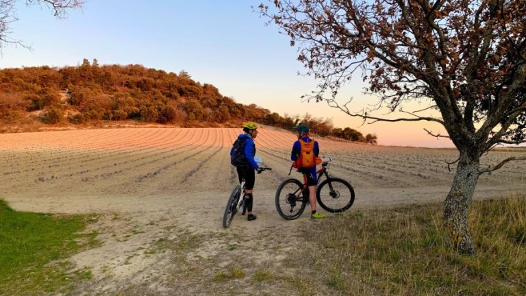 copertina di Elogio ai piedi | Da Campolo pedalando 