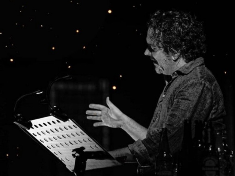 cover of Stelle, lucciole, parole d’amore - Nessuno ama come i poeti