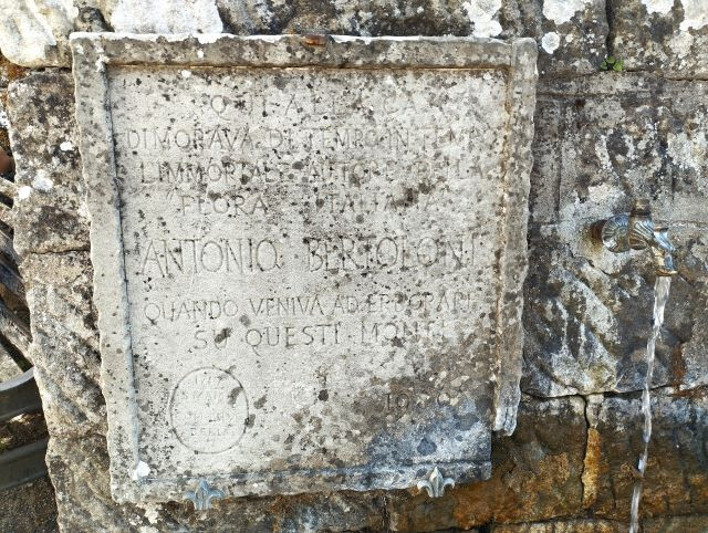 Lapide a ricordo dei soggiorni del prof. Bertoloni