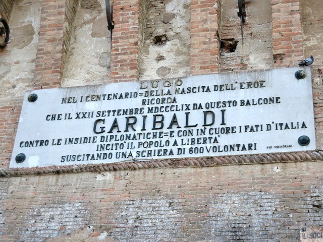 La lapide ricorda la presenza di Garibaldi a Lugo (RA) 