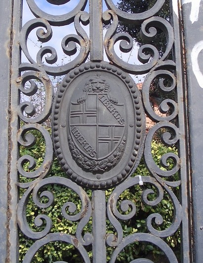Cancello dei Giardini Margherita a porta Castiglione