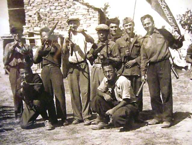 Gruppo di partigiani russi aggregati alla 36a Brigata Bianconcini - foto C.I.D.R.A. Imola