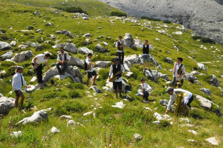 immagine di La classica giovane  +  The Dirty Krcma Ensemble