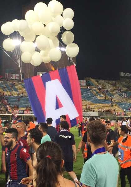 La festa allo stadio dopo la fine della partita di spareggio con il Pescara - Foto: S. Garda