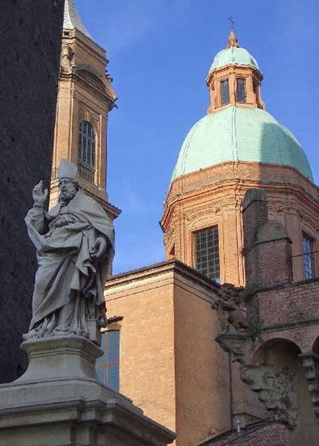 Chiesa di San Bartolomeo - piazza di Porta Ravegnana - statua di San Petronio