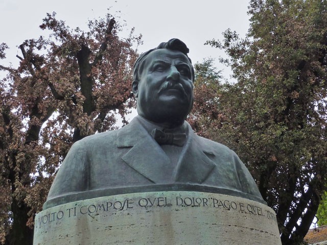 Monumento a Giovanni Pascoli 