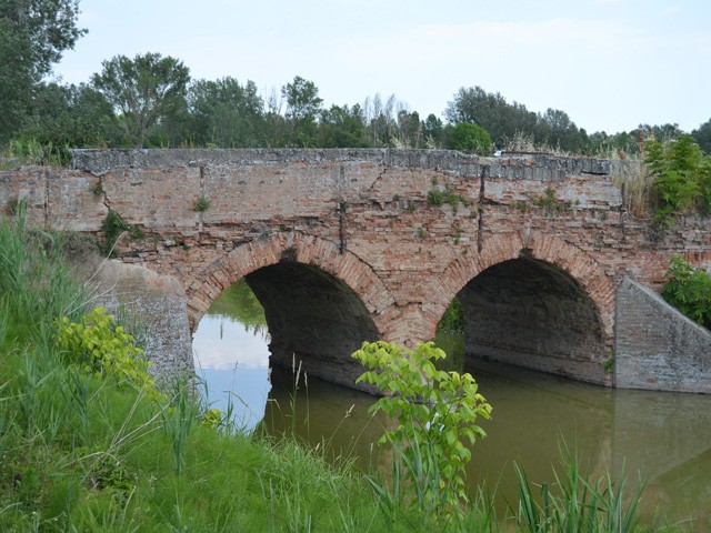 Antico ponte e canale 