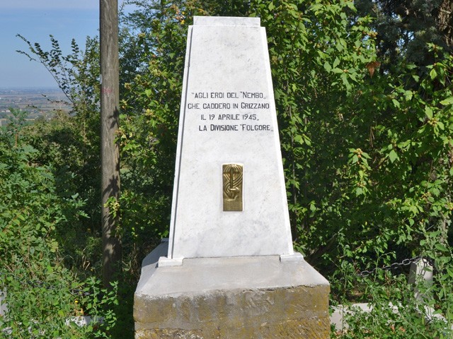 Monumento ai caduti del btg "Nembo" del Gruppo di Combattimento "Folgore" - Grizzano - Castel San Pietro (BO)