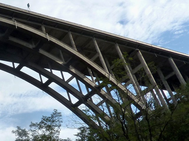 Un ponte dell'Autostrada del Sole 