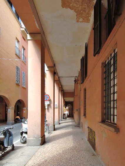 Casa Malvezzi, portico
