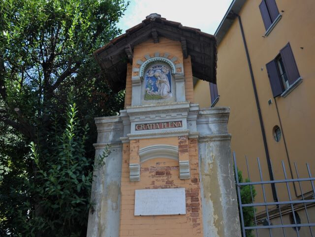 Edicola sul luogo del vecchio Seminario Regionale