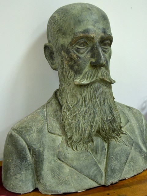 Busto di Alberto Dallolio 