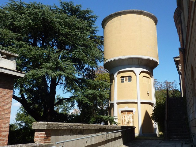 La cisterna dell'acquedotto nei pressi di villa Aldini 