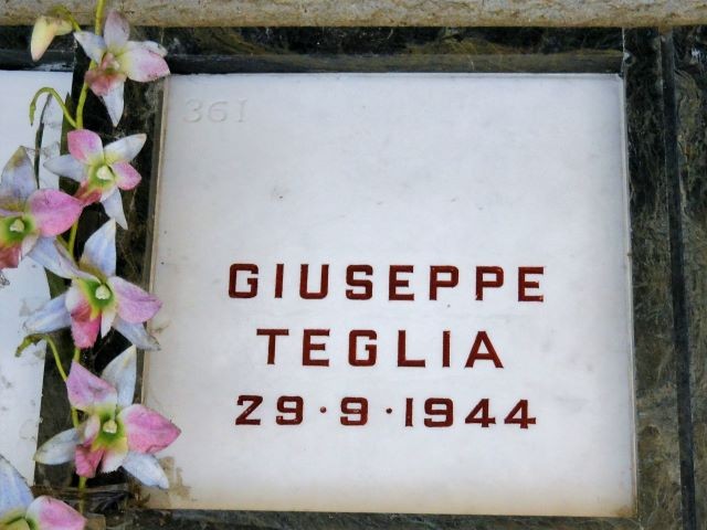 Tomba di Giuseppe Teglia ucciso assieme al comandante Lupo a Cadotto il 29 settembre 1944 - Monumento Ossario dei Caduti Partigiani alla Certosa (BO)