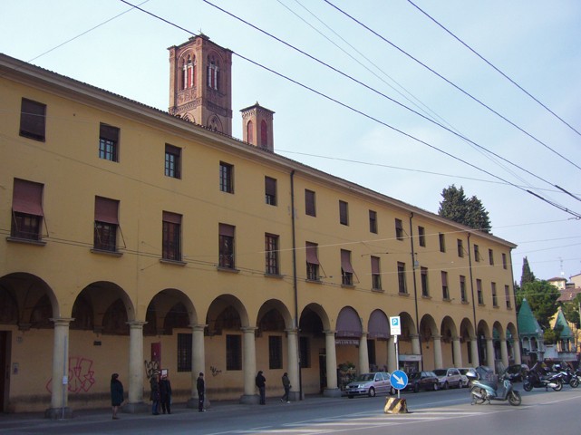 Il convento di San Francesco da Piazza Malpighi (BO)