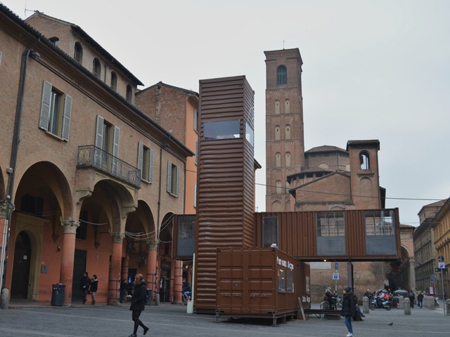 Il container - punto di informazione in Piazza Verdi nel dicembre 2017