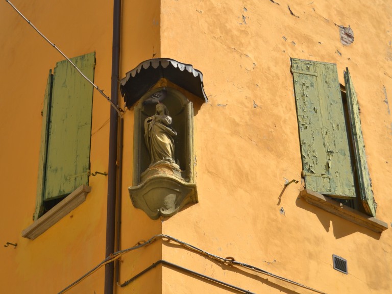 Casa angolo via Santa Margherita - vicolo Spirito Santo - particolare