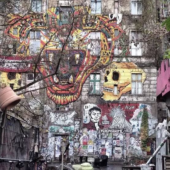 immagine di Geniali dilettanti. Occupazioni e musica a Berlino