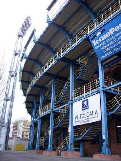 Stadio Dall'Ara - le gradinate metalliche aggiunte per i Mondiali del '90