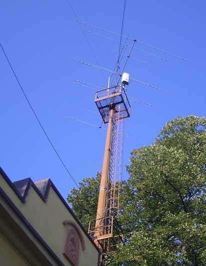 Antenna della stazione IY4FGM nei pressi di Villa Griffone a Pontecchio