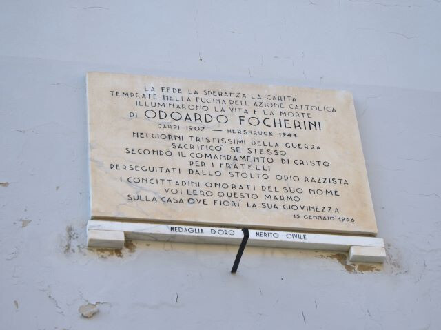 Lapide sulla casa della famiglia Focherini