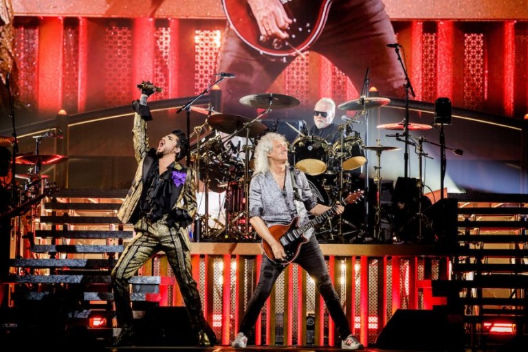 copertina di Queen + Adam Lambert | The Rhapsody Tour