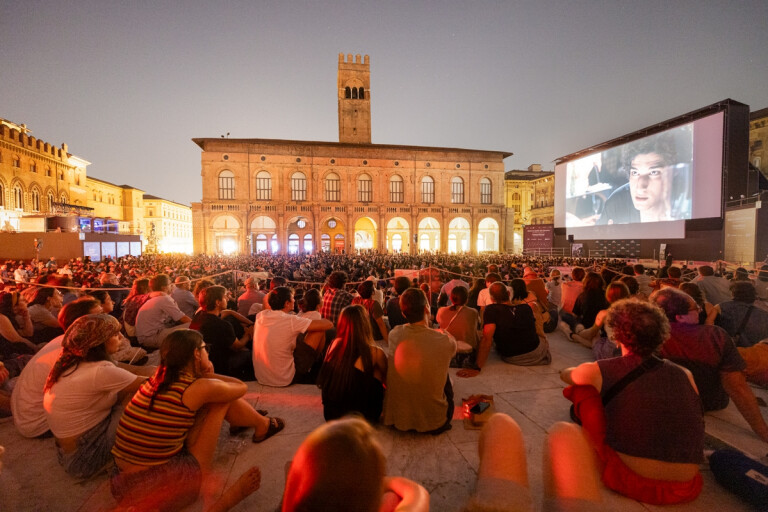 tn Bologna Piazza Maggiore 05