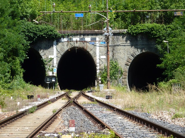 Le tre gallerie di Corbezzi sulla ferrovia Porrettana