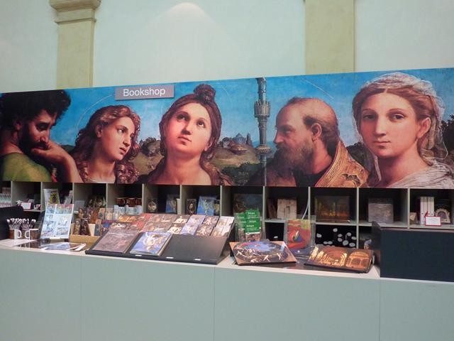 Bookshop della mostra "Da Cimabue a Morandi" - Palazzo Fava (BO) - 2015
