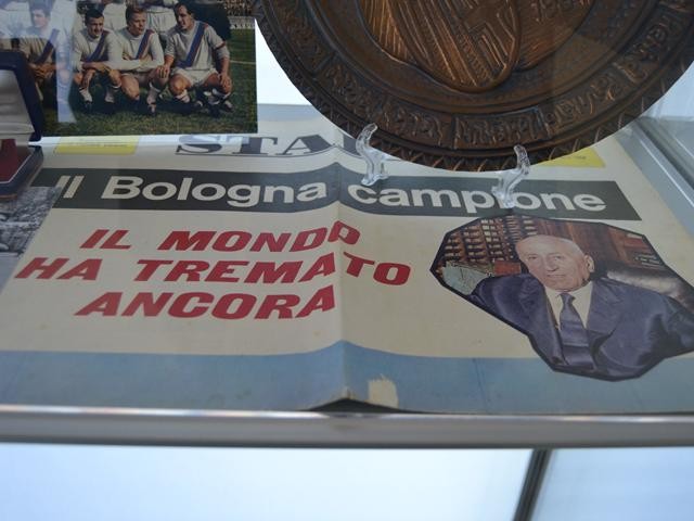 Paginone di "Stadio" - Il mondo ha tremato ancora - Mostra "Bologna FC 1909. 110 anni di grande calcio" - Villa delle Rose - via Saragozza (BO) - 2019